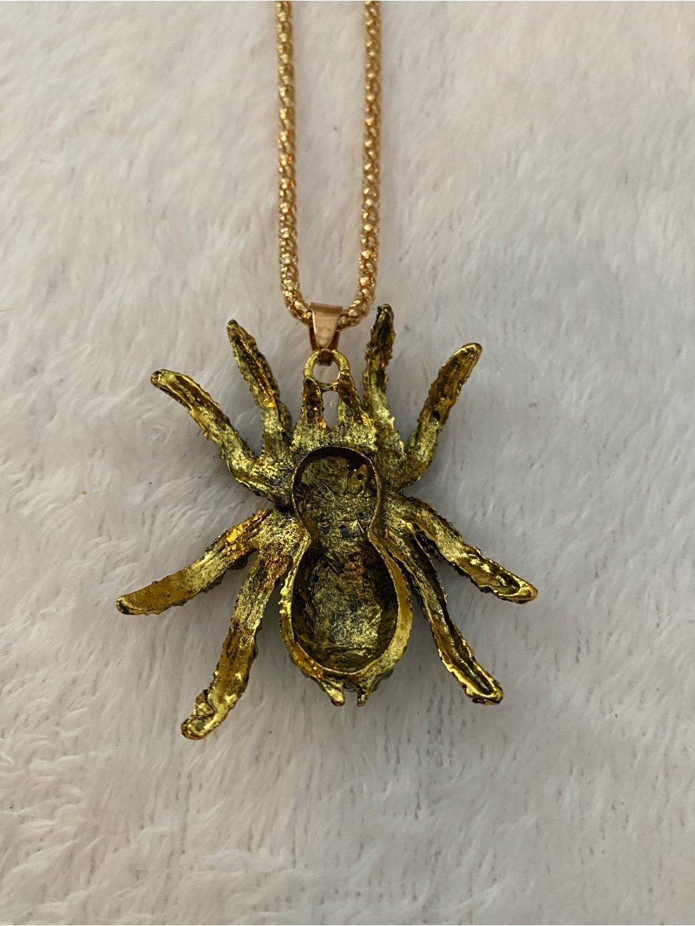 Betsey Johnson Gold-Tone Green Crystal Spider Pendant Necklace with Cat’s-eye! - Picture 3 of 7